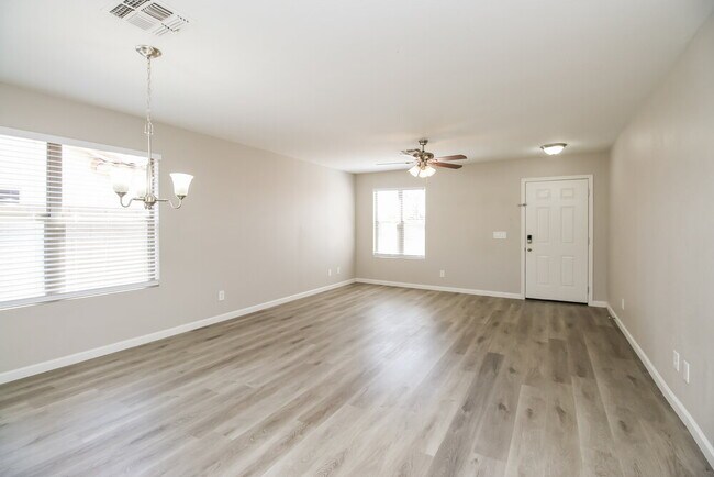 Foto del edificio - 10938 E Flossmoor Ave