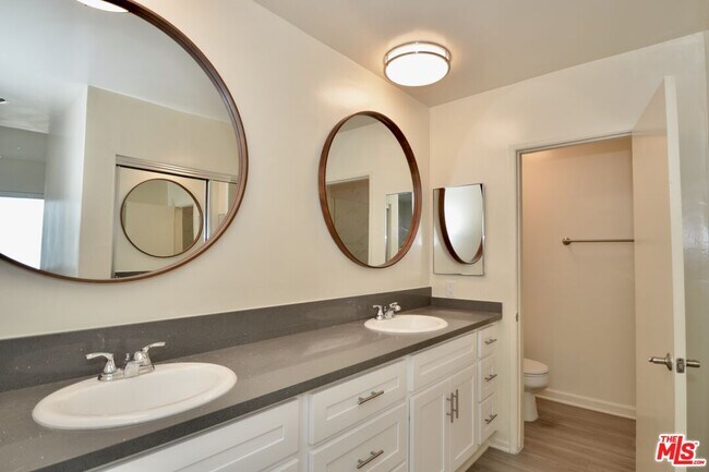 Foto del edificio - 18069 W Coastline Dr