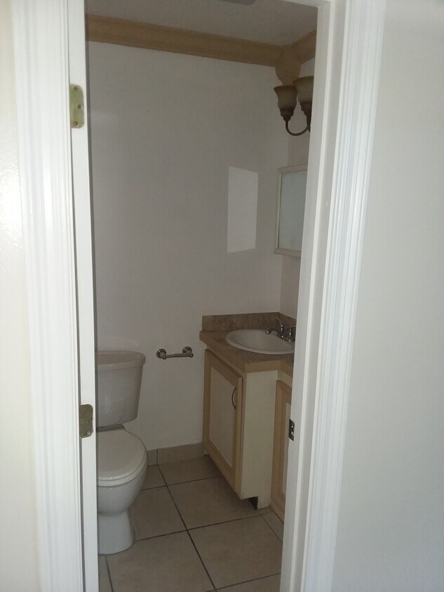 Bathroom in main bedroom - 629 Alvar St