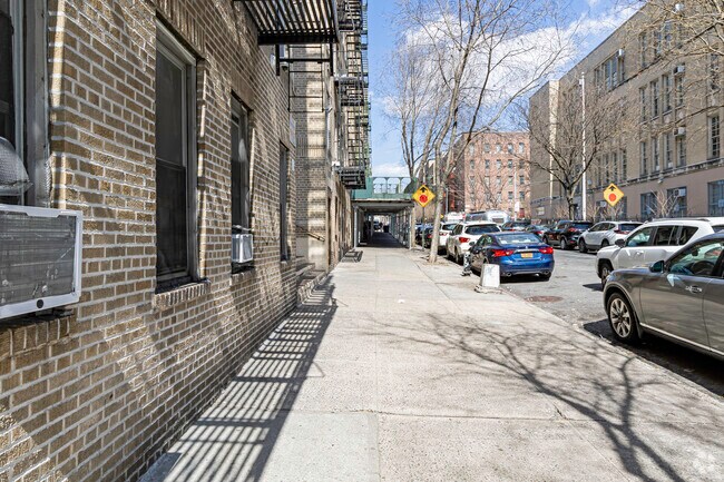 Walkway - 1113-1115 Sheridan Ave