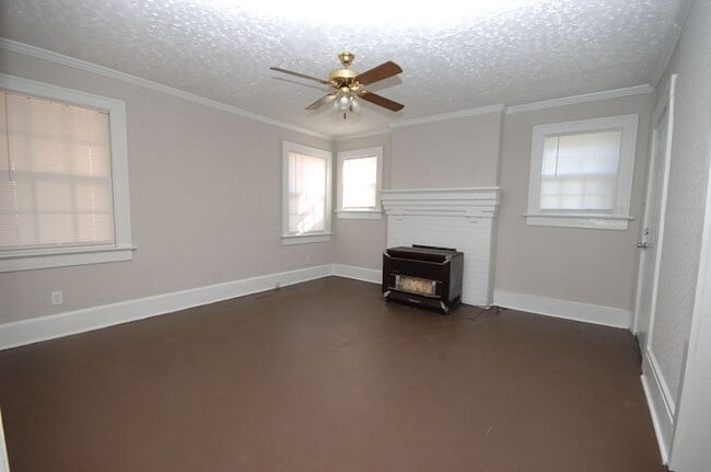 Building Photo - 405 W Grantham St