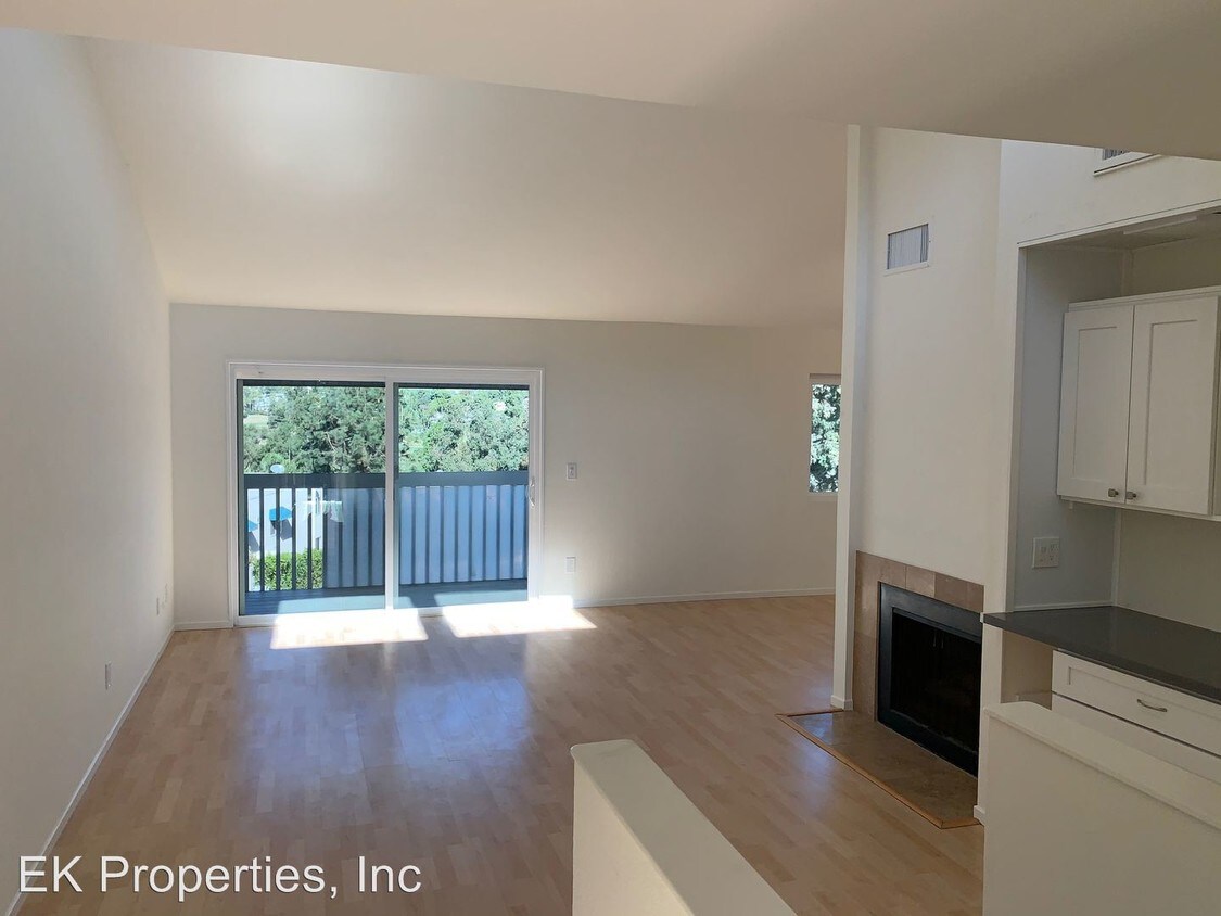 Primary Photo - 2 br, 2.5 bath House - 2401 La Costa Ave #C
