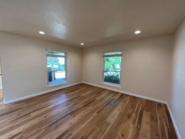 Foto del edificio - 4328 Magnolia Dr NE