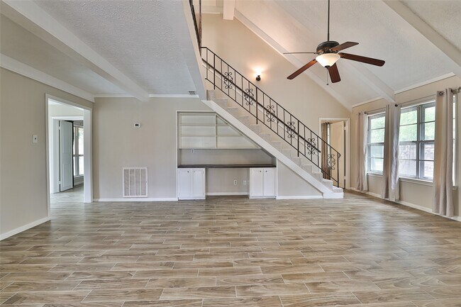 Building Photo - 2706 Stetson Ln