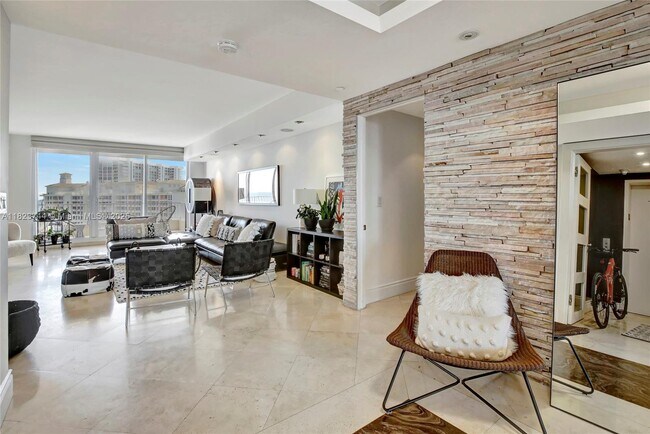 Foto del edificio - 781 Crandon Blvd