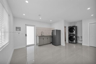 Building Photo - 570 NW 48th St