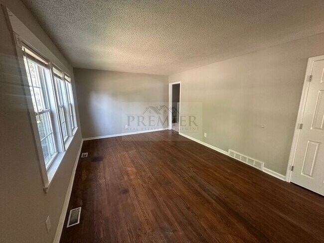 Foto del edificio - 613 N Sunset Dr
