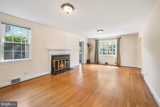 Foto del edificio - 5206 Western Ave NW