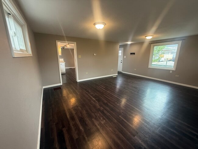 Living room - 825 Highland Ave