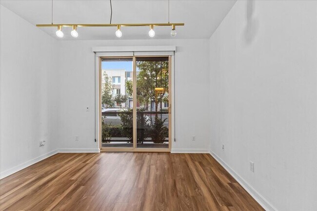 Building Photo - 147 Placemark