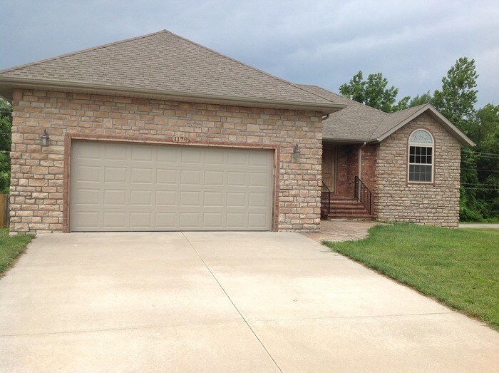 Foto principal - 1170 S Maple Grove Ave