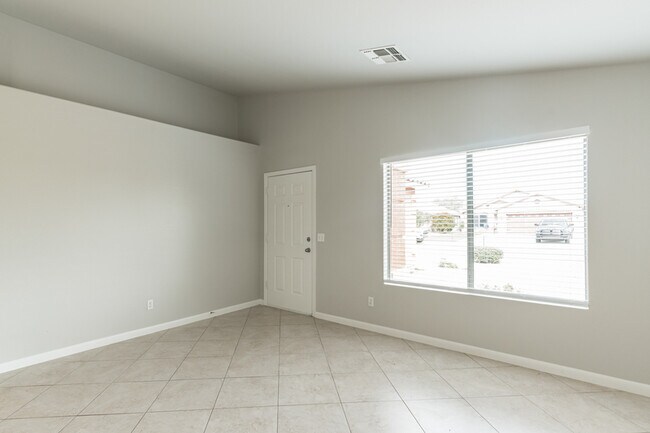 Foto del edificio - 15827 W Adams St