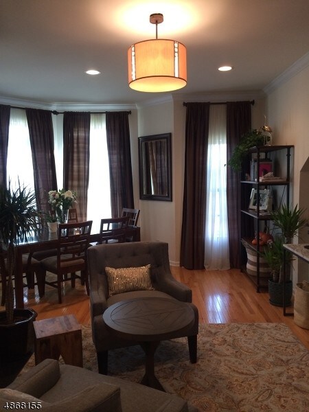 Foto del edificio - 720 Green Ln