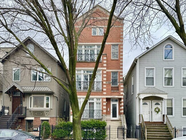 Building Photo - 2427 N Greenview Ave