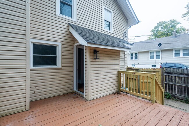 Building Photo - A Great 4BD/1.5BA Single Family Home That ...