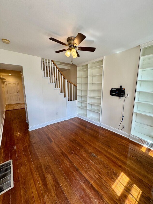 Foto principal - Charming 2-Bedroom Home in Fishtown/Olde R...