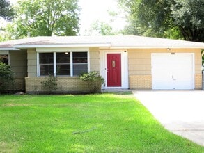 Building Photo - 2809 Rosadele St