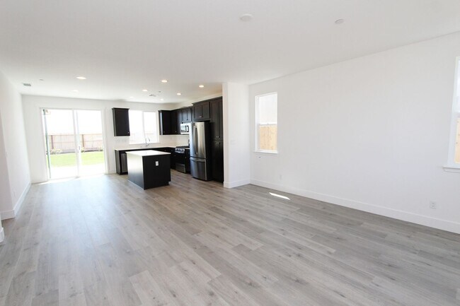 Foto del edificio - Built in 2023, this home still feels brand...