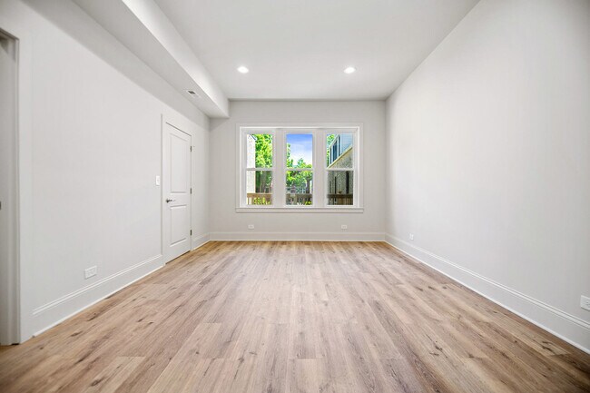 Foto del edificio - 1238 N Artesian Ave