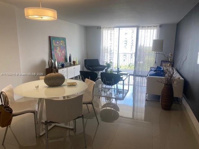 Foto del edificio - 2801 NE 183rd St