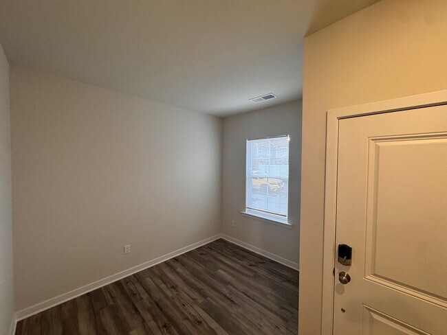 Foto del edificio - 6025 Crosswinds Dr