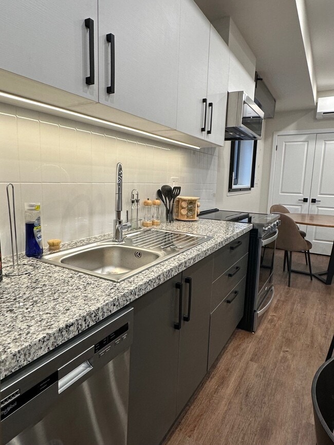 Kitchen of Unit 1 - 21 Batavia