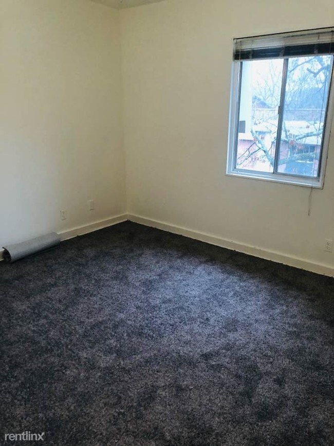 Building Photo - 2 br, 1 bath  - 5200 Castlewood Rd
