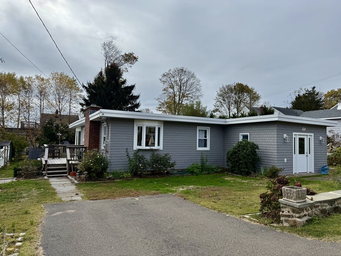 Primary Photo - 18 Bay St