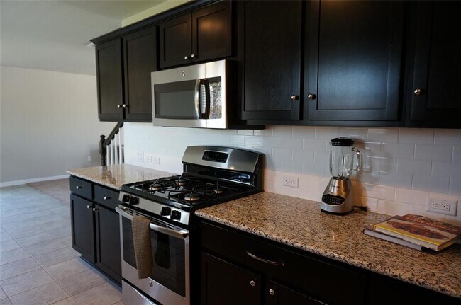 Building Photo - 399 Langely