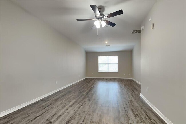 Building Photo - 6918 Summer Bridge Ln