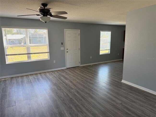 Foto del edificio - 7 Russkin Ln