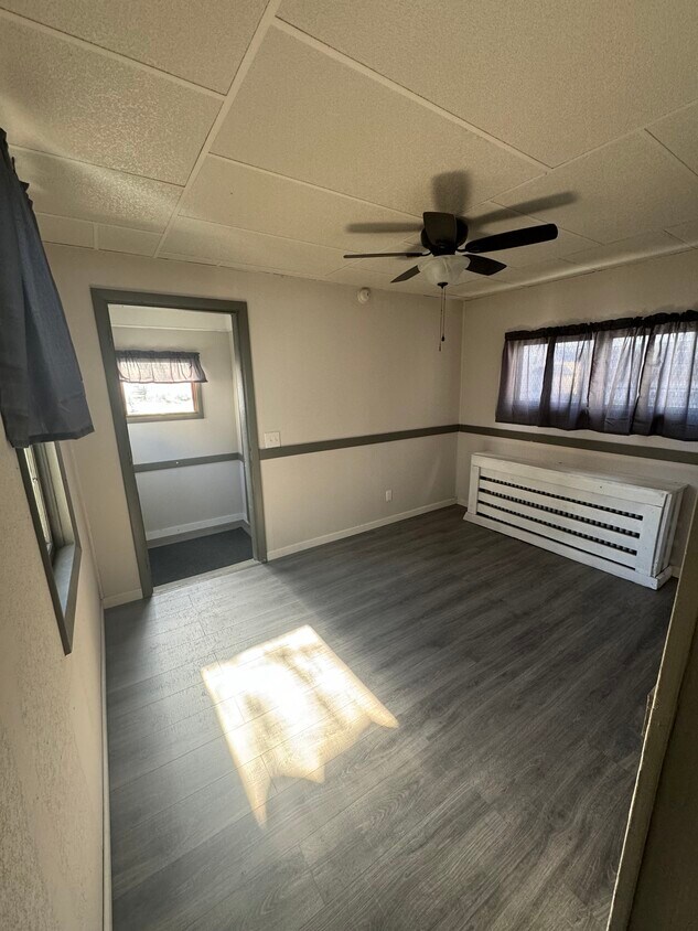 Living/ dinning - 500 N George St