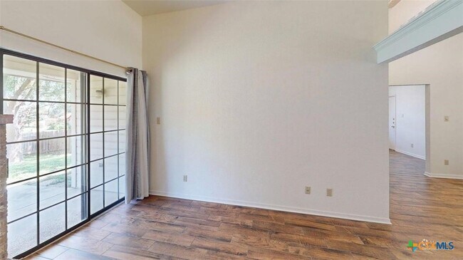 Foto del edificio - 1801 Thomas Ct