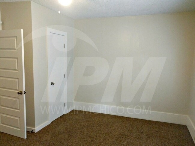 Building Photo - 930-936 Chestnut St