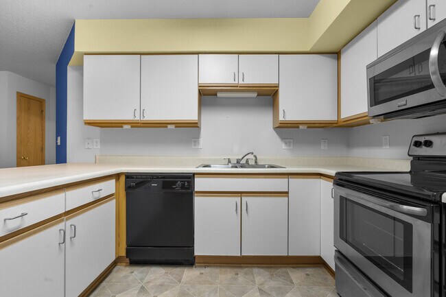 Building Photo - 2270 Holiday Rd Unit 503