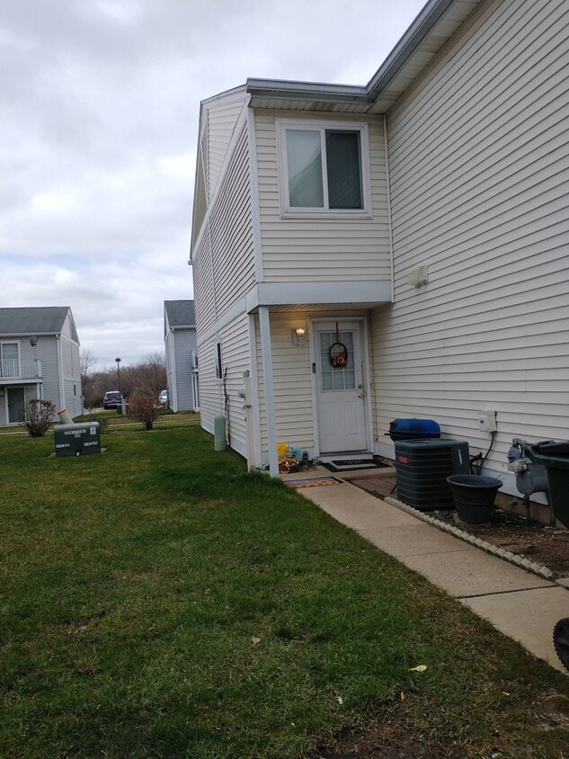 Building Photo - 489 Meadow Green Ln