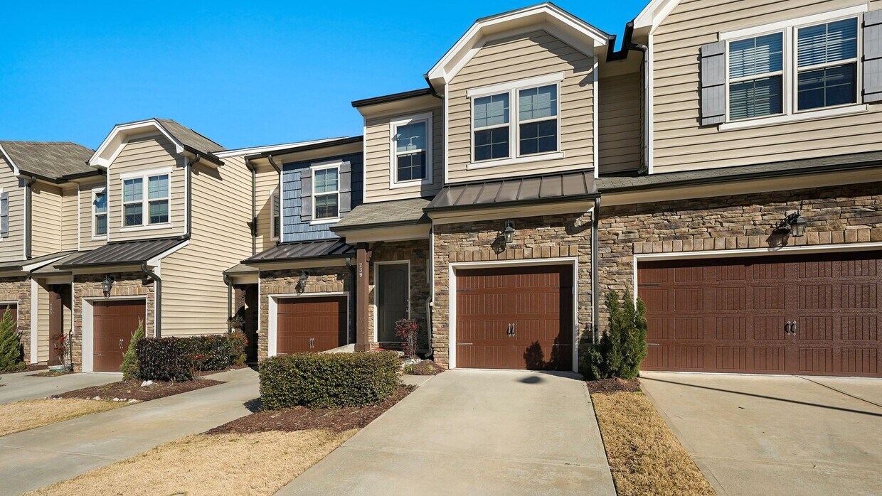 Contemporary, spacious 3-bedroom, 2.5-bath... - Contemporary, spacious 3-bedroom, 2.5-bath...
