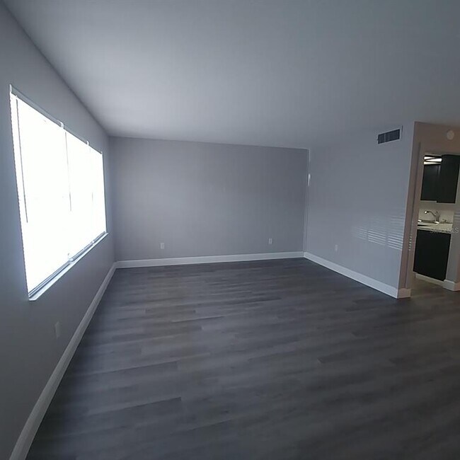 Building Photo - 1320 Moreland Dr