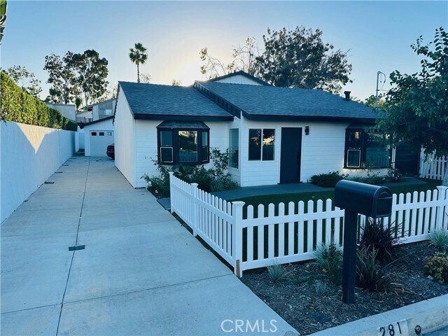 Primary Photo - 281 Santo Tomas Ave