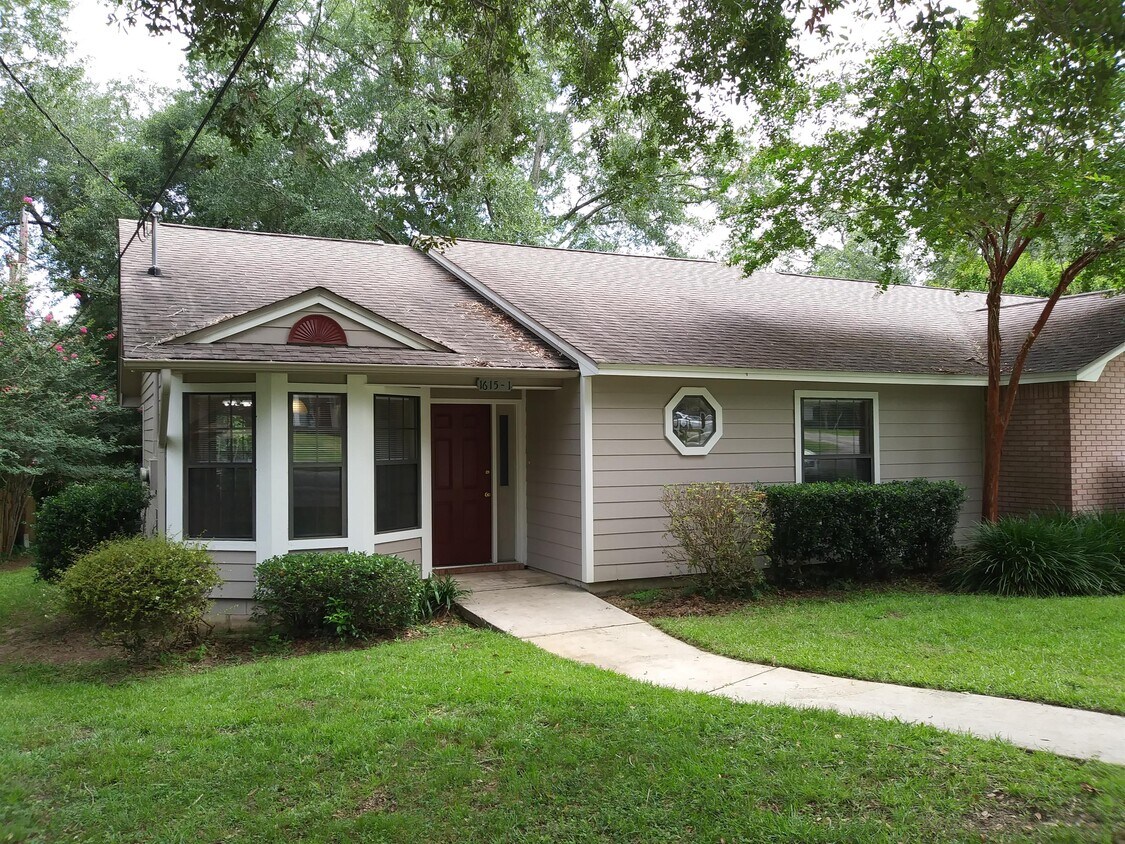 Primary Photo - 1615 Akridge Dr