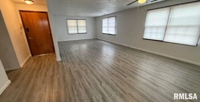 Foto del edificio - 7307 N Oxford Pl