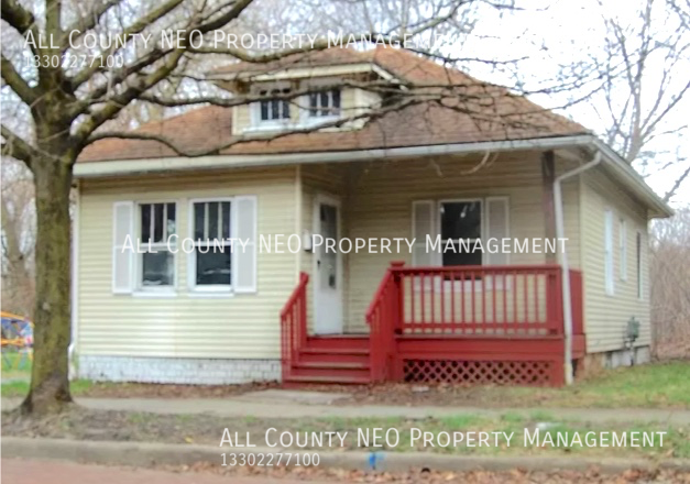 Primary Photo - Cozy 2-Bedroom Home with Inviting Porch an...