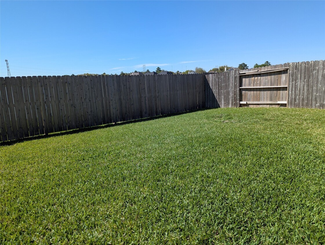 Foto del edificio - 5618 Savannah Woods Ln