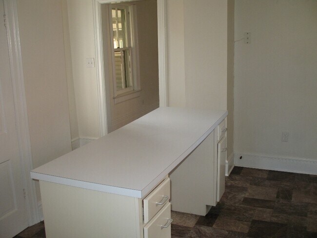 island in kitchen - 610 W 6th St