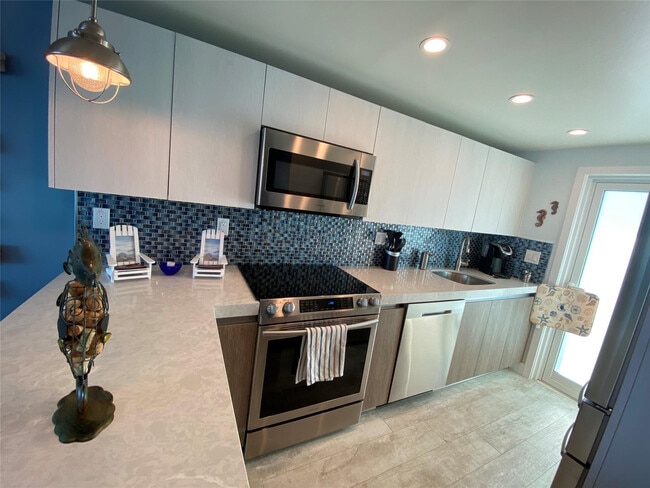 Building Photo - 333 NE 21st Ave