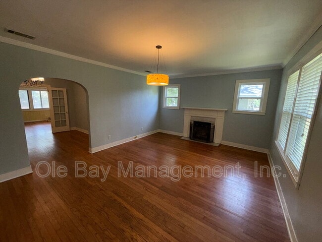 Building Photo - 305 Chidester Ave