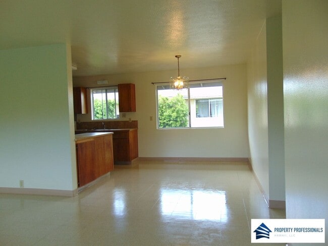 Building Photo - 3 bedroom in Waiakea!