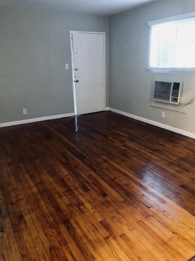 Foto del edificio - 767 Greenwood Ave NE