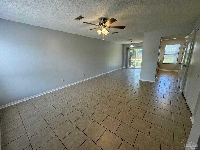 Building Photo - 2810 Villa Woods Cir