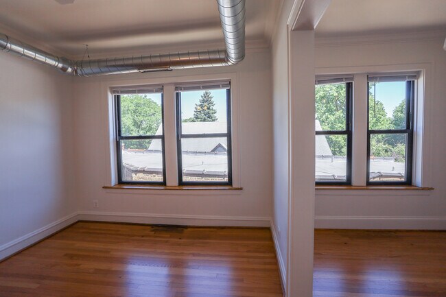 Foto del edificio - 4415 N Hamilton Ave